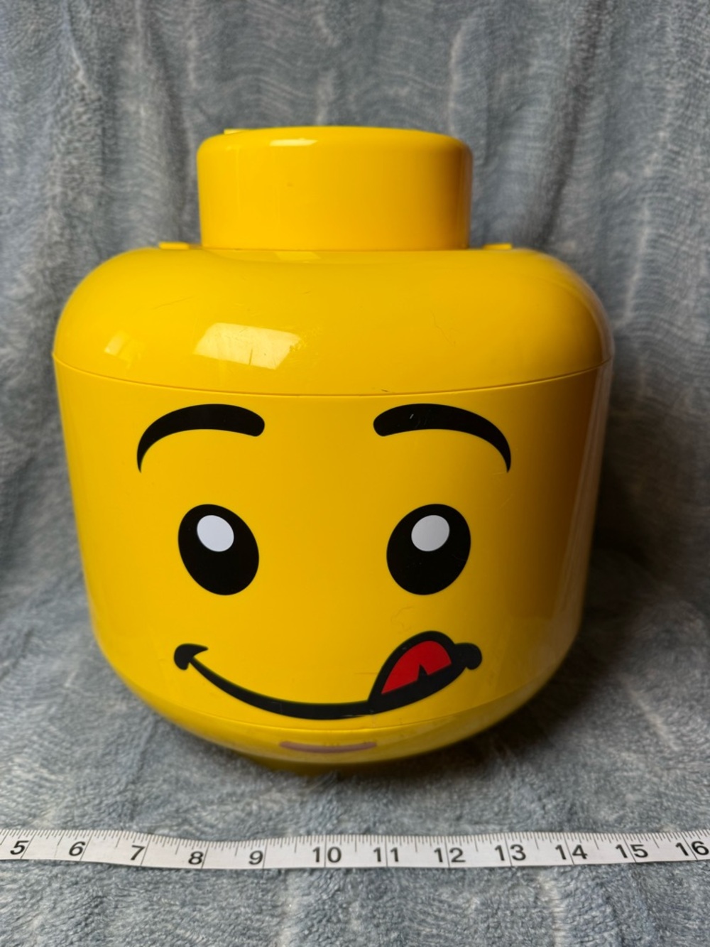 Vintage 2010 LEGO Sort & Store Head – Yellow Silly Winking Face